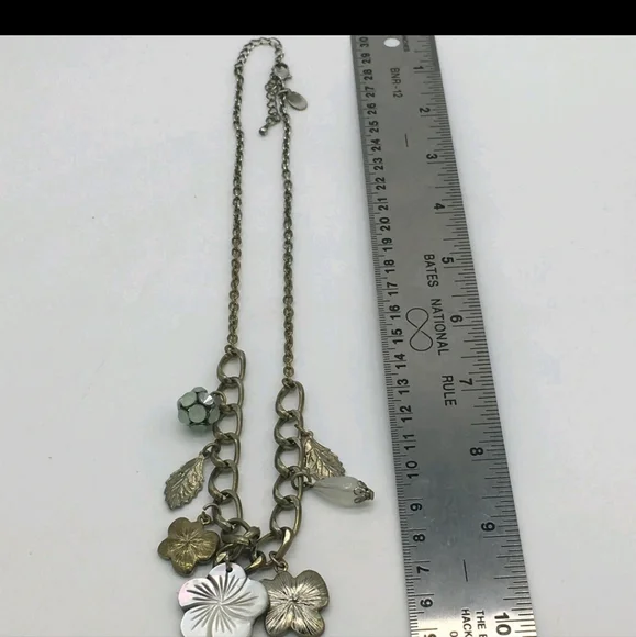 Cookie Lee Charm Necklace – Silver Tone with Leaf & Flower Charms EXC - Picture 7 of 11